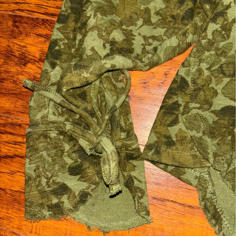 Pilcro Anthropologie Green Floral Puff Sleeve Top Women’s Camo Button-up Blouse - Picture 5 of 11